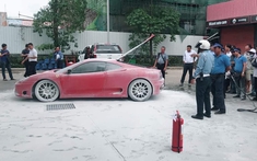 Hàng chục người tham gia chữa cháy cho siêu xe Ferrari 360 Modena gần cây xăng