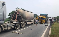 Tai nạn giữa xe bồn và xe tải khiến cao tốc Hà Nội - Thái Nguyên ùn tắc giao thông nghiêm trọng