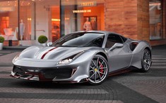 Ferrari 488 Pista màu bạc với điểm nhấn carbon đỏ khiến không ít người đứng hình