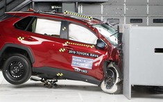 Toyota RAV4 2019 chính thức trở thành một trong những xe an toàn nhất với Top Safety Pick+