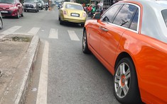 Bentley Mulsanne và Rolls-Royce Ghost hơn 65 tỷ đồng của doanh nhân Dũng "Lò Vôi" trên đường phố Việt