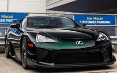 Thiếu gia 24 tuổi Thái Lan đổi màu sơn xanh lục bảo cho siêu xe hàng hiếm Lexus LFA