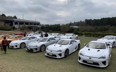 Đây đích thực là buổi họp mặt của "fan ruột" dòng siêu xe hàng hiếm Lexus LFA tại Nhật Bản
