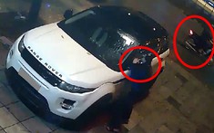 Hà Nội: Lợi dụng đêm hôm mưa bão, kẻ gian ra tay "vặt" cặp gương xe Range Rover