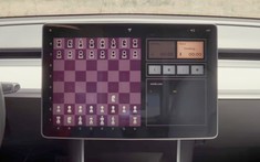 Tesla cập nhật thêm Cờ vua vào danh sách các game có thể chơi trên xe của họ