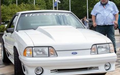 Người đàn ông hội ngộ với chiếc Ford Mustang mà ông từng bán để lấy tiền chữa bệnh cho vợ