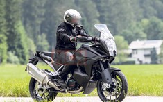 KTM 1290 Super Adventure đời mới sẽ được trang bị công nghệ giám sát hành trình rada