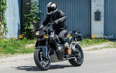 Diện kiến xe KTM 890 hoàn toàn mới trên đường thử