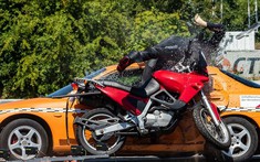 Chuyên gia nước ngoài khẳng định đồ bảo hộ biker gần như "vô hiệu" trước va chạm tốc độ cao
