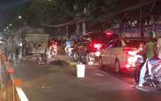 Sài Gòn: Tông vào máy bơm bê tông đứt khỏi ô tô tải, 2 thanh niên đi Yamaha Exciter 150 tử vong