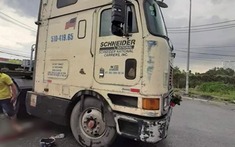 Sài Gòn: Phanh gấp, người đàn ông đi Honda SH trượt vào gầm xe container, tử vong