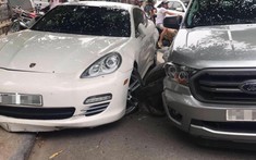 Hải Phòng: Tông vào Porsche Panamera đang đỗ, xe bán tải Ford Ranger gãy trục
