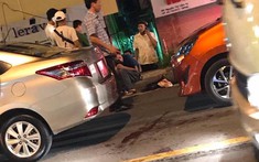 Hà Nội: Sau va chạm giao thông, tài xế lái Toyota Wigo rút dao đâm gục một người đàn ông