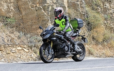 Cận cảnh thiết kế sport bike Triumph Daytona 765 2020