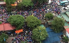 Một trận mưa lớn buổi sáng, đường Hà Nội ngập úng, ách tắc nhiều nơi