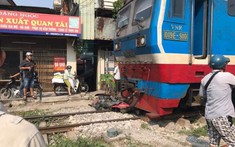 Hà Nội: Băng qua đường ray, nam thanh niên 18 tuổi bị tàu hỏa đâm tử vong
