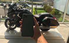 BMW Motorrad Long Biên tặng điện thoại iPhone 11 cho khách hàng mua xe mô tô