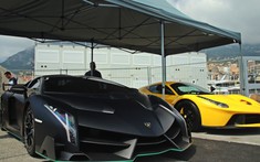 1 trong 9 chiếc Lamborghini Veneno Roadster được sản xuất bị bắt gặp tại Monaco với bộ áo cực "hot"