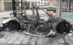 Không thể trộm được xe Tesla Model X, kẻ gian thiêu rụi luôn chiếc SUV điện nhanh nhất thế giới