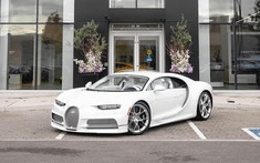 Rapper Post Malone tậu siêu xe Bugatti Chiron trắng từ ngoài vào trong độc nhất vô nhị