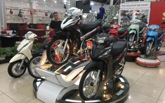 Ngày đầu bán ra thị trường, giá xe Honda Wave RSX chênh lệch 200.000 - 500.000 đồng