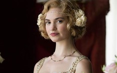 Những lần biến hóa đầy ấn tượng của “Lọ lem” Lily James