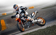 KTM sẽ tung ra 5 mẫu xe mới trang bị động cơ xylanh đôi dung tích 490 cc, bao gồm một mẫu Supermoto