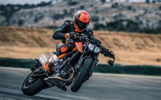 KTM 790 Duke ra mắt với giá chỉ 281 triệu đồng khiến người dùng Việt Nam ghen tị