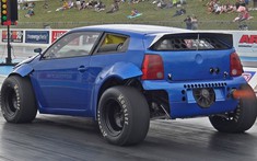 Chiếc xe đua drag sử dụng 2 động cơ sản sinh 1.800 mã lực này là chiếc Volkswagen "bất thường" nhất mà bạn từng thấy