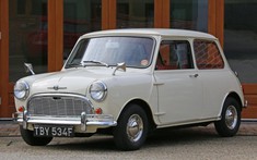 Đây là chiếc Mini 1968 nguyên gốc nhưng vẫn đẹp y như mới với chỉ 436 km trên đồng hồ