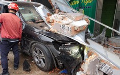 Bình Dương: Tông xe sang Lexus, Mercedes-Benz GLC lao vào cửa hàng mỹ phẩm bên đường
