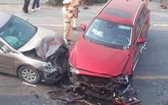 Hà Nam: Toyota Camry lấn sang làn đường ngược chiều, tông trực diện Mazda CX-5, tài xế tử vong