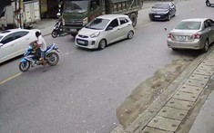Hưng Yên: Xe ben tông liên hoàn 8 phương tiện, người đi đường hốt hoảng bỏ chạy