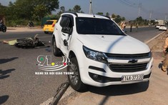 Quảng Ninh: Xe máy tông móp sườn SUV 7 chỗ Chevrolet Trailblazer, 2 thanh niên thương vong
