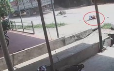 Yên Bái: Nam thanh niên không đội mũ bảo hiểm lao vào đầu ô tô ở tốc độ cao, chấn thương nặng