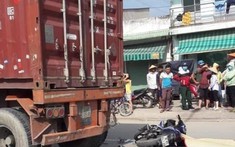 Bình Dương: Điều khiển Yamaha Exciter đâm vào đuôi xe container, nam thanh niên tử vong tại chỗ