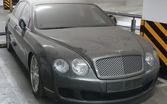 Lại thêm một xe siêu sang Bentley bị chủ "bỏ rơi" khiến ngoại thất đóng bụi dày đặc