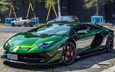 Đã hiếm, chiếc siêu xe Lamborghini Aventador SVJ này còn mang bộ áo siêu độc Verde Ermes