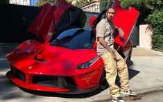 Không kém cạnh tình cũ Kylie Jenner "bốc lửa", rapper gốc Việt cũng tậu siêu xe Ferrari LaFerrari