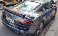 Siêu xe Audi R8 sở hữu số sàn độc nhất Việt Nam mới được độ body kit carbon