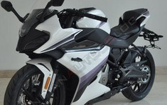 CFMoto 300SR tiếp tục lộ thiết kế với màu sắc mới