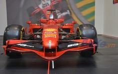 Ngắm vẻ đẹp mẫu xe đua F1 của Ferrari lần đầu được trưng bày chính hãng tại Việt Nam