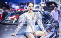 Video: Không thể rời mắt khỏi dàn chân dài trong triển lãm VMS 2019