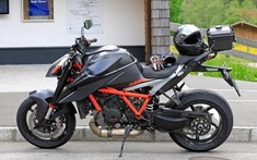 Video: Siêu mô tô KTM 1290 Super Duke R lộ diện hoàn toàn trước ngày ra mắt chính thức