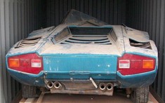 Siêu xe Lamborghini Countach nằm phủ bụi 40 năm trong gara sau vụ tai nạn khiến người lái bị gãy chân