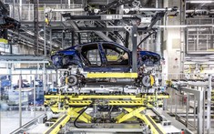 Chứng kiến quá trình lắp ráp từ A-Z của Porsche Taycan 2020