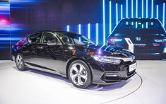 Giá từ 1,319 tỷ đồng, Honda Accord 2019 lấy gì đối đầu với Toyota Camry 2019?