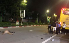 Video ô tô khách tông xe máy khiến 2 nữ sinh thương vong tại Nghệ An