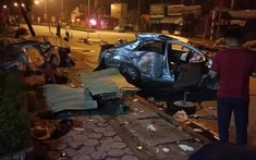 Nghệ An: Toyota Vios bị ô tô khách tông ngang sườn lúc rạng sáng, 3 người tử vong