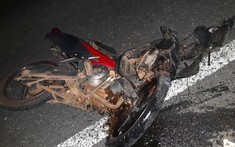 Quảng Trị: Va chạm trực diện với ô tô Kia Cerato, 3 người một nhà tử vong thương tâm